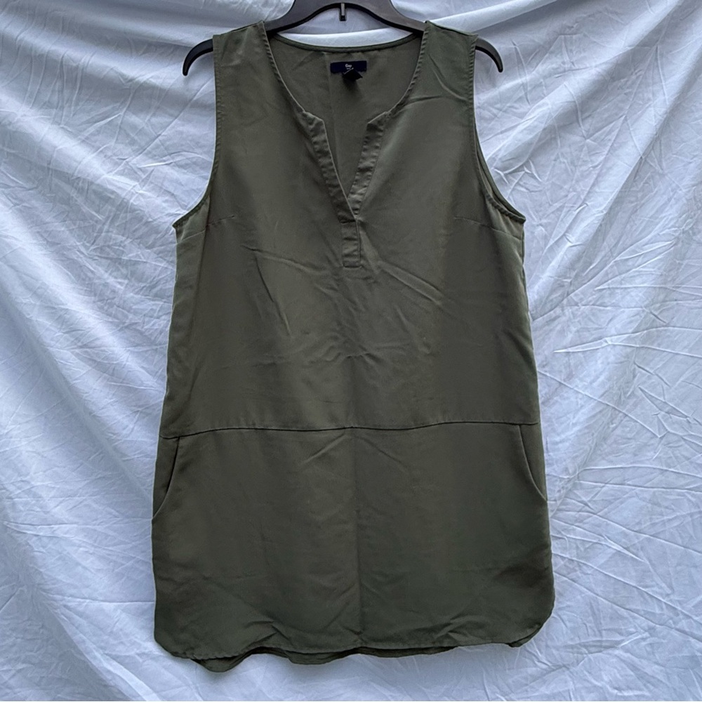 Gap Army Green‎ Sleeveless V neck Women's Dress with Pockets Size Large